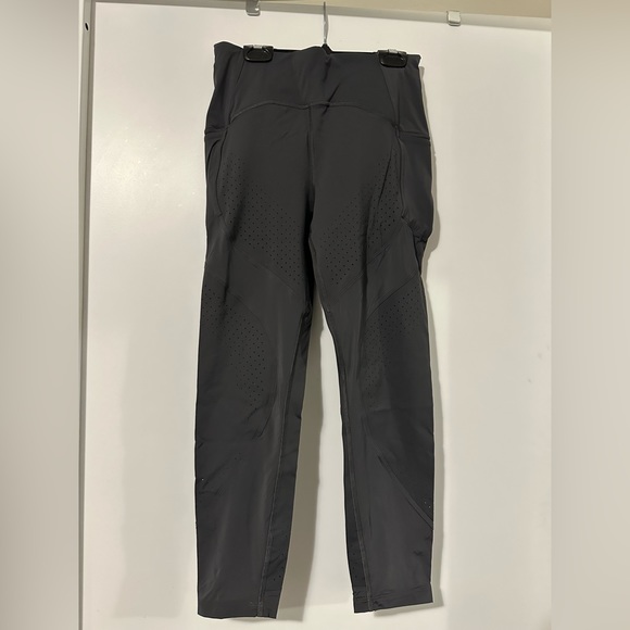 Assorted Lululemon leggings - Picture 3 of 5